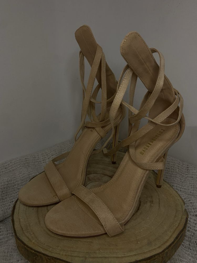 Sandálias de salto alto FashionNova