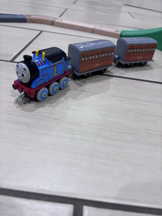 Томас паровозик з вагонами