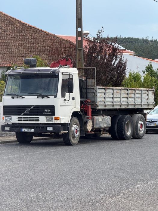 Volvo FL10 - Tri Basculante - Grua