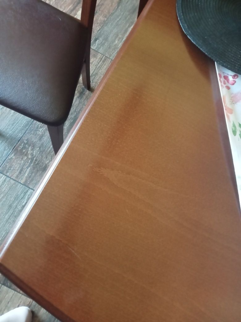 Sprzedam używane krzesła wraz z stołem kuchenne