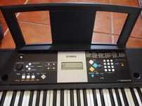 piano yamaha psr e223 c/ mala de transporte