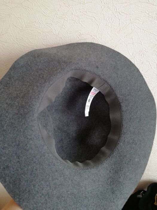 Шляпа с широкими полями