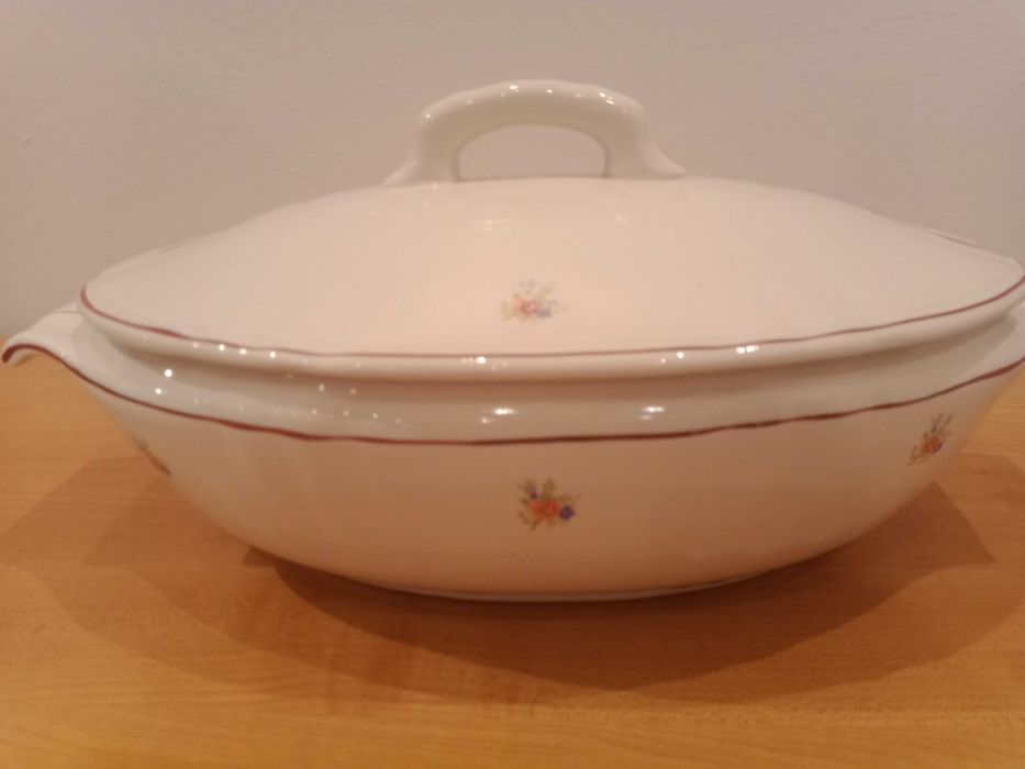 Terrina antiga da Fábrica de Loiça de Sacavém (Gilman & Cia).