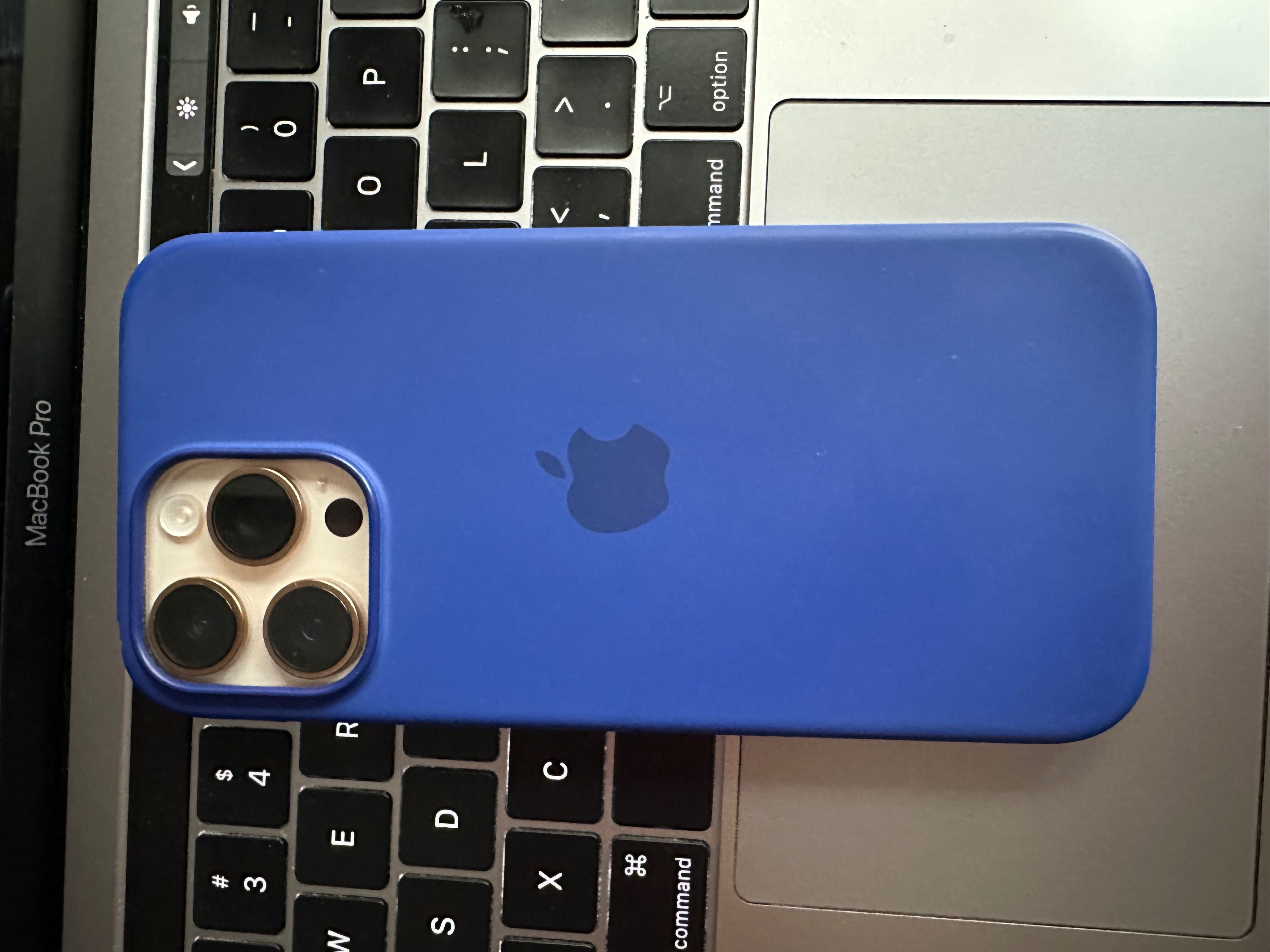 **Oryginalne etui iPhone 16 Pro Max MagSafe w kolorze "Ultramaryna"**