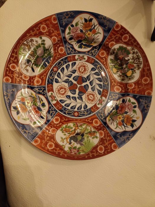 Prato grande em porcelana chinesa.