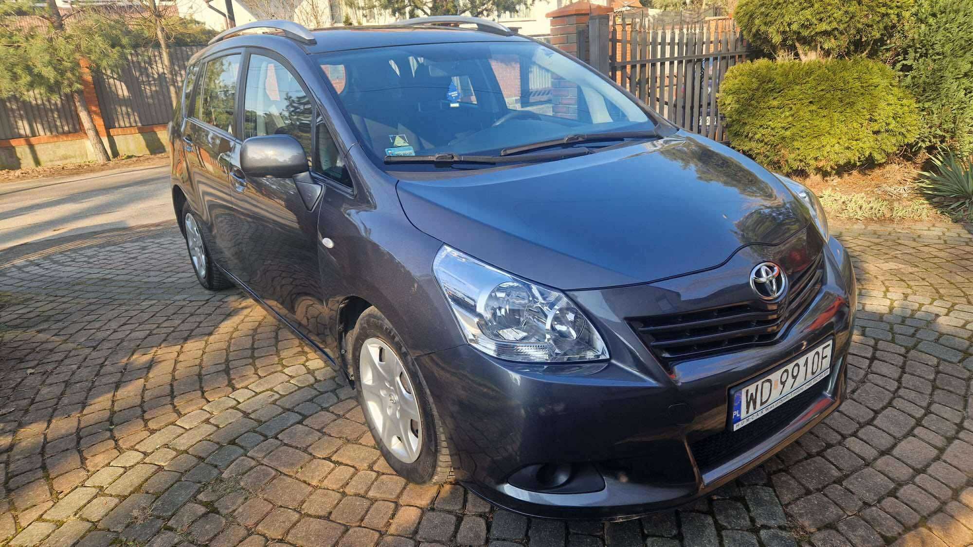 TOYOTA VERSO 7 - osobowa silnik 2.0 diesel