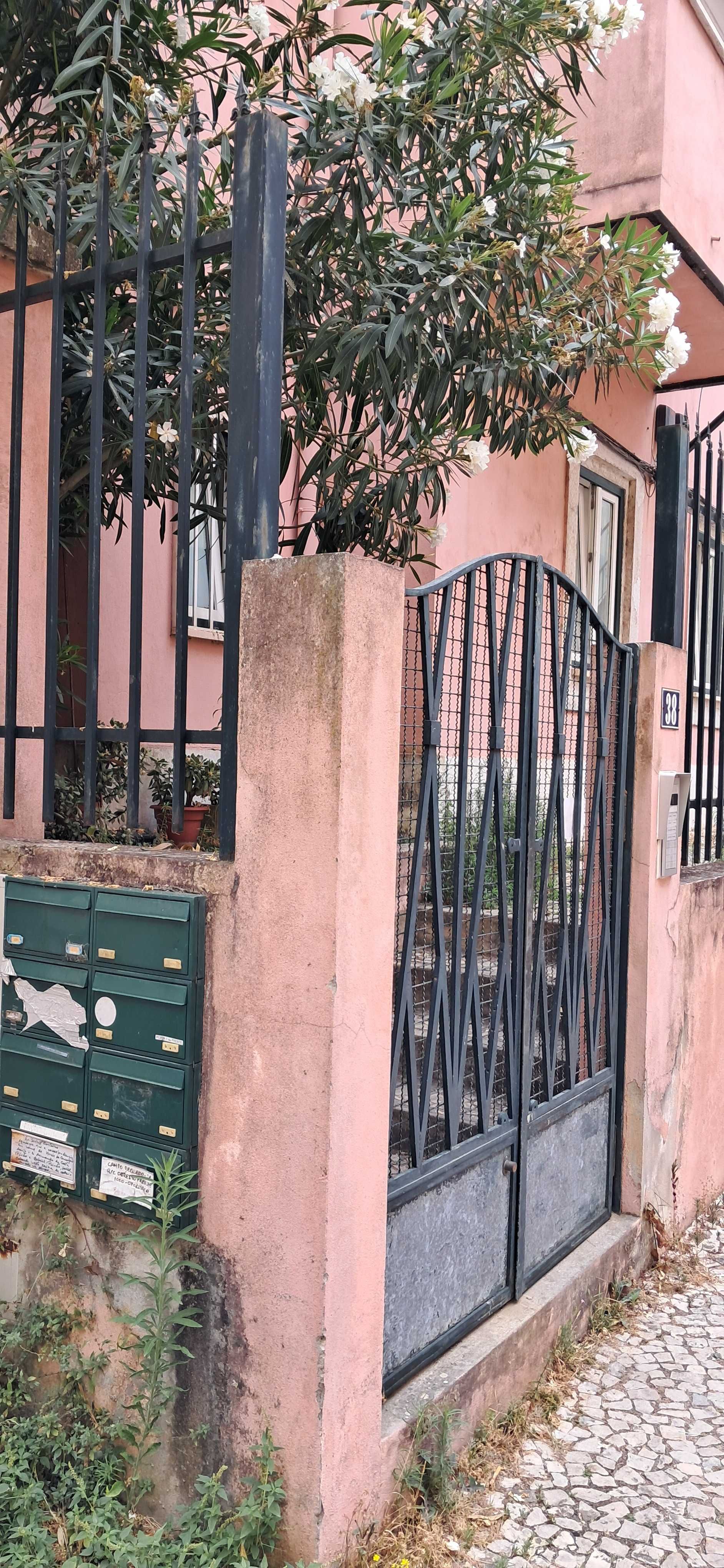 Arrenda-se  Apartamento no Campo Pequeno