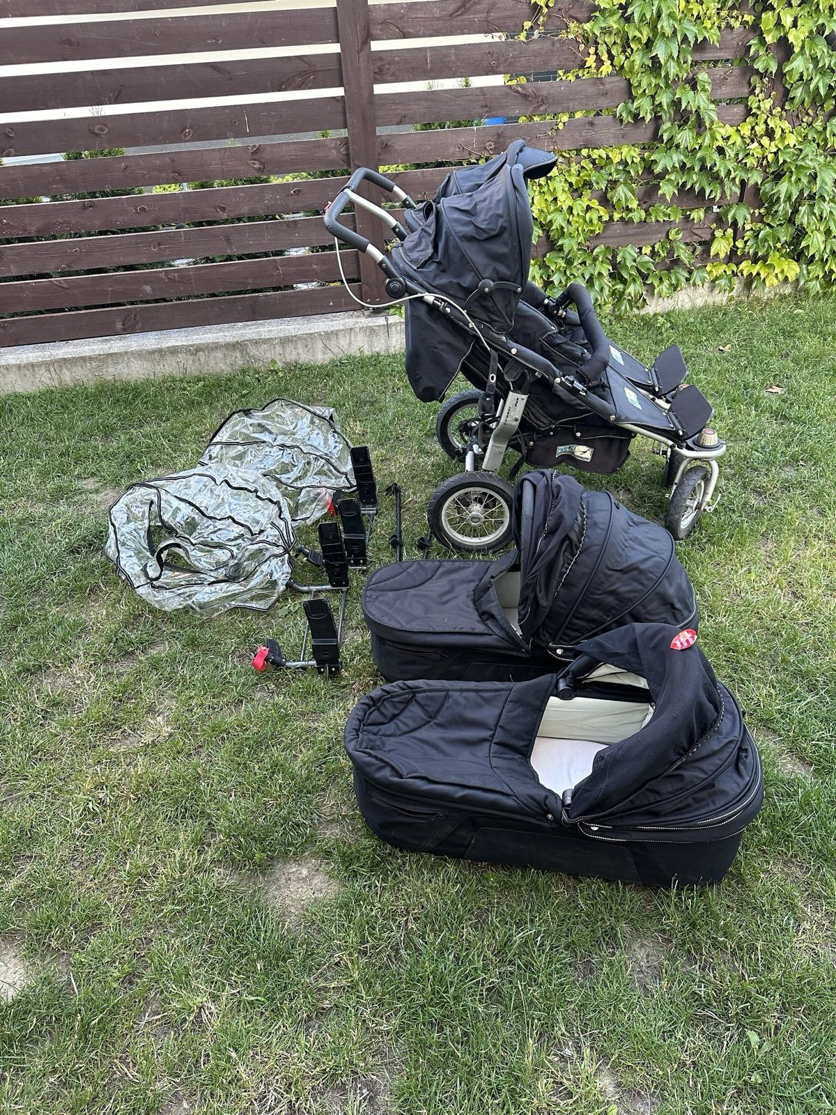TFK Twinn Twist bliźniaczy wózek z dostawka na dwóch kółkach.
