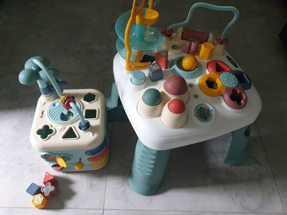 Stolik edukacyjny plus kostka Smoby