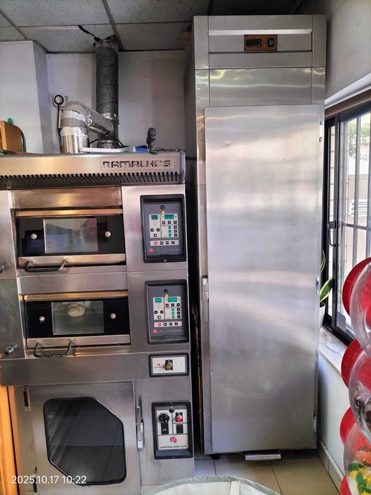 Forno de padaria e arca de conservação