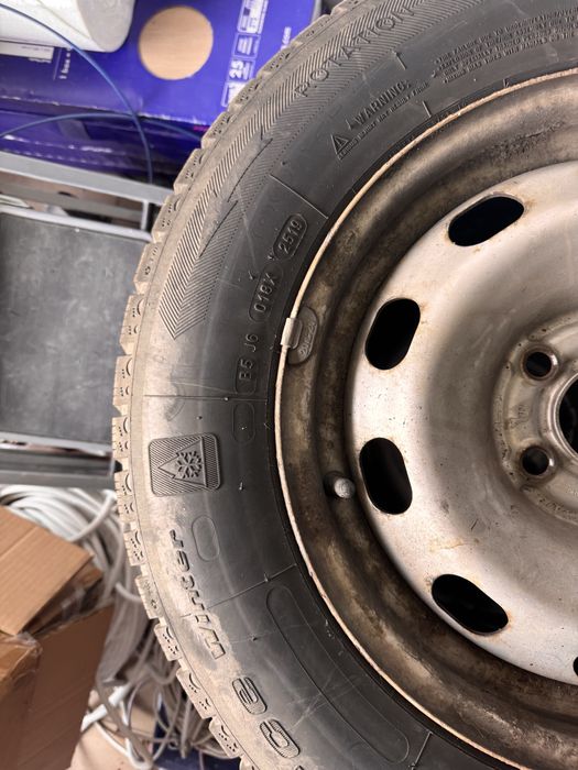 Opony zimowe vw golf IV wraz z felgami 185/70 r14 7mm cena za kompelt