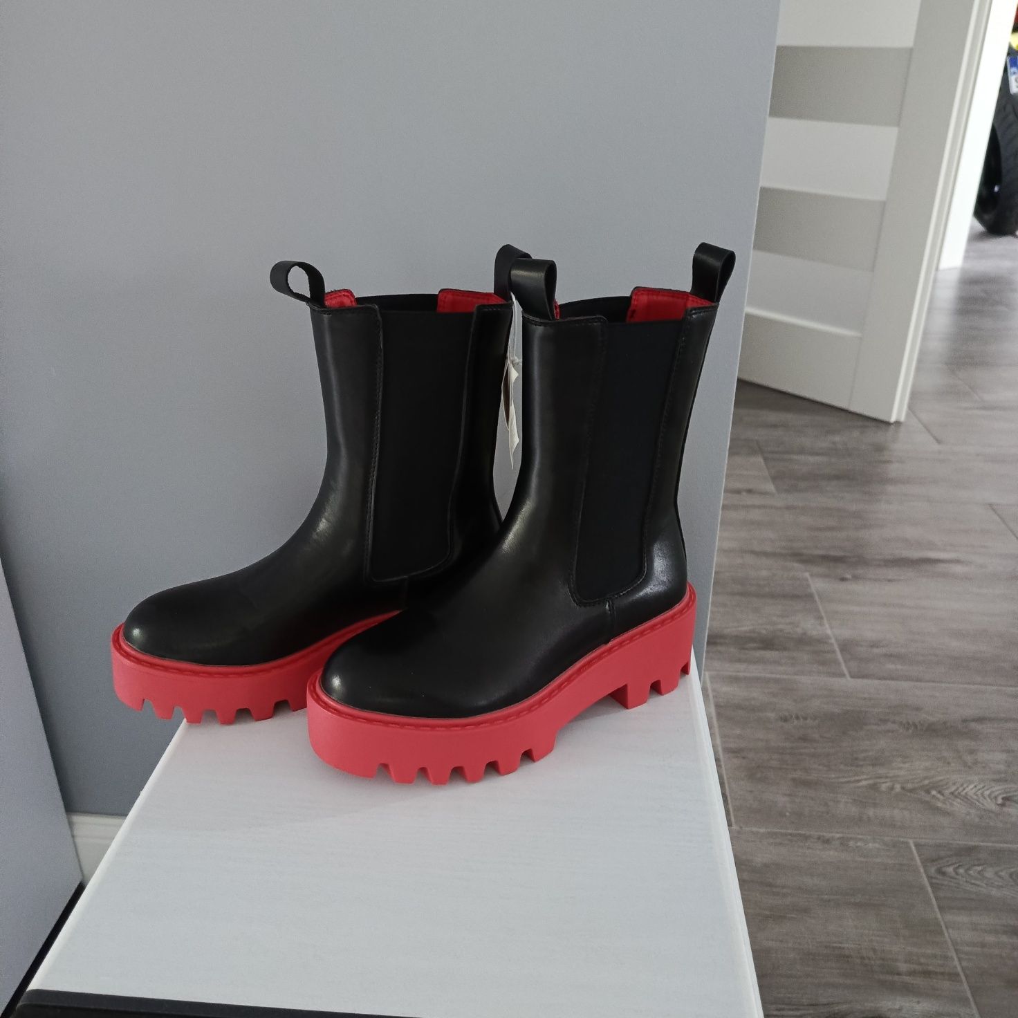 Sprzedam  nowe buty Cropp