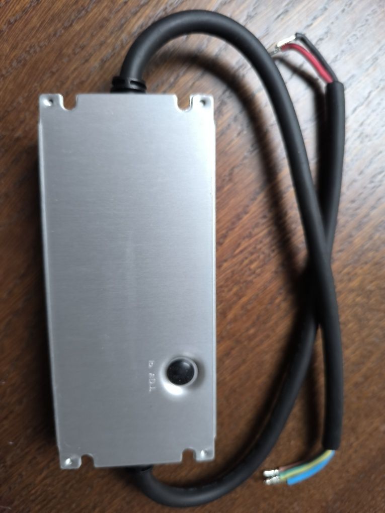 Profesjonalny zasilacz stałomocowy Mean Well XLG-100-24A 24V DC