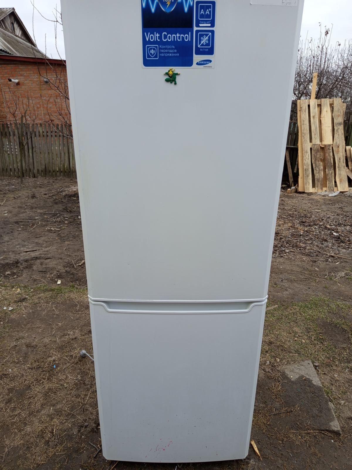 Продам білий холодильник Samsung