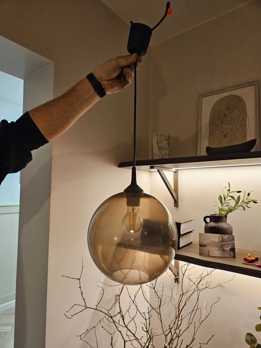 Lampa z przyciemnionego szkła