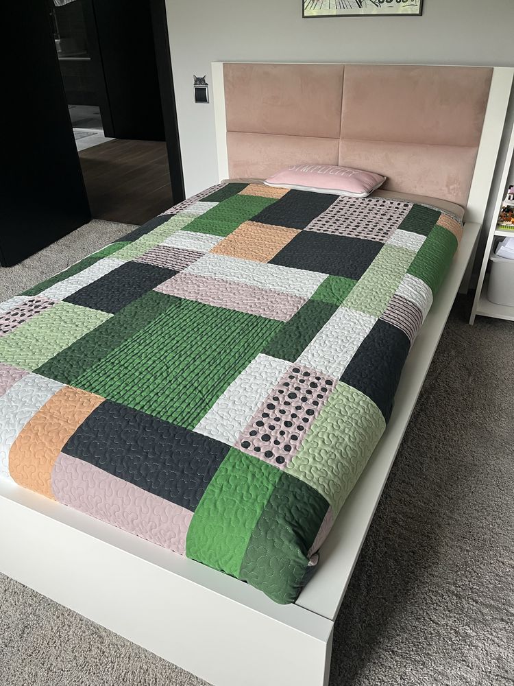 Białe łóżko Malm Ikea ze stelażem i tapicerką 120x200cm.