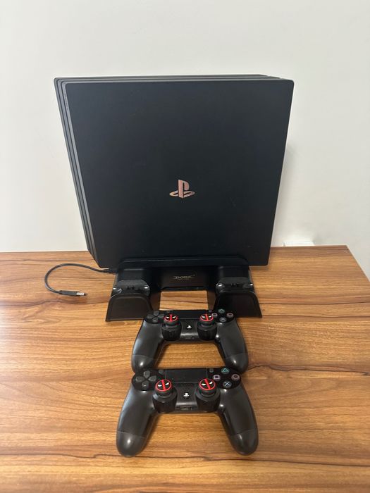 Playstation 4 pro 1 tb 2 pady