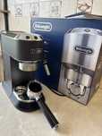 Кавоварка DeLonghi Dedica EC 685 BK