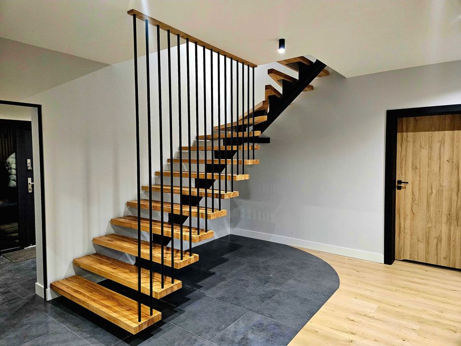 nowoczesne schody metalowe,schody na konstrukcji stalowej