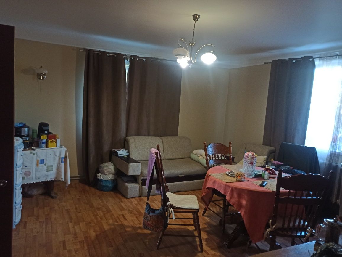 2-поверх. будинок з ремонтом,120 кВ.м.ділянка 68 сот,Назавизів