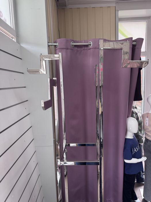 Стійка для одягу