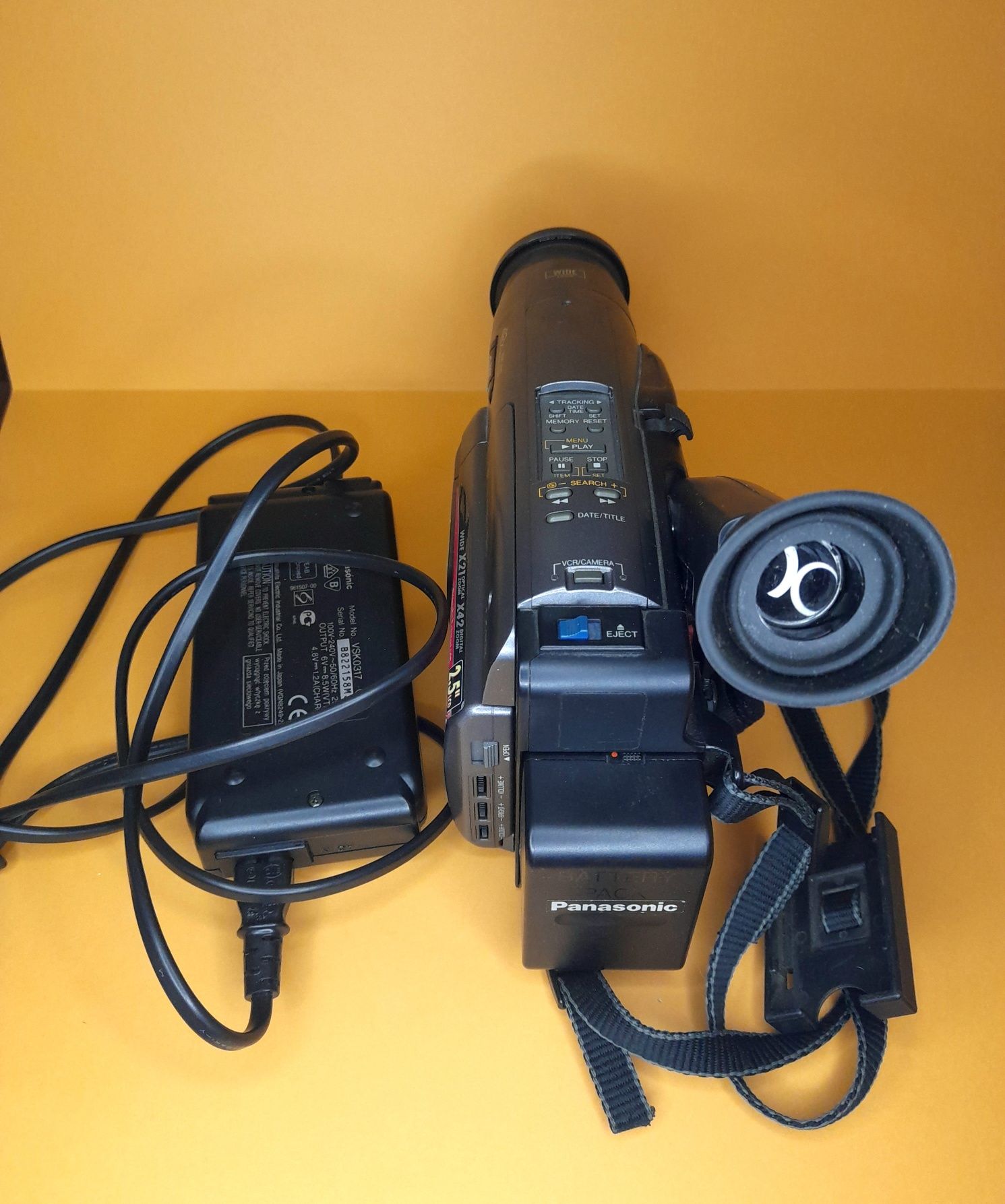 Продам кинокамеру Panasonic NV-VX22RN  VHS-C Movie Camera