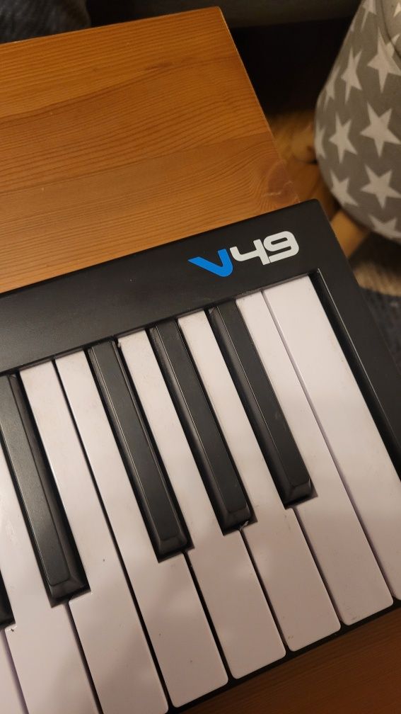 Alesis v49 keyboard midi drumpad klawiatura sterująca potencjometry