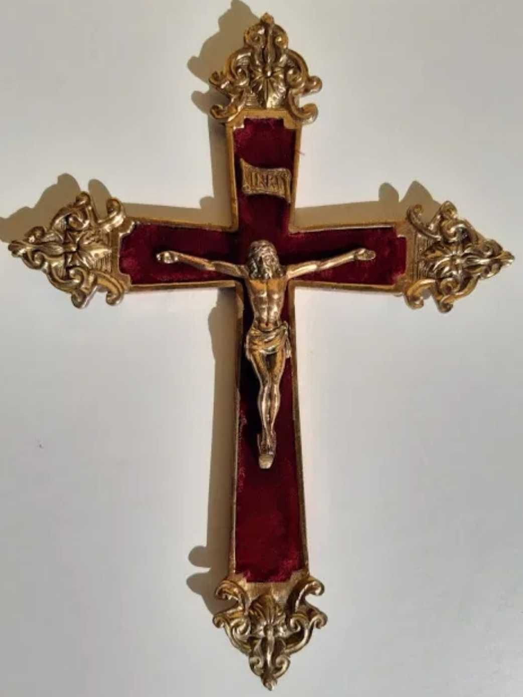 Crucifixo em bronze com Cristo
