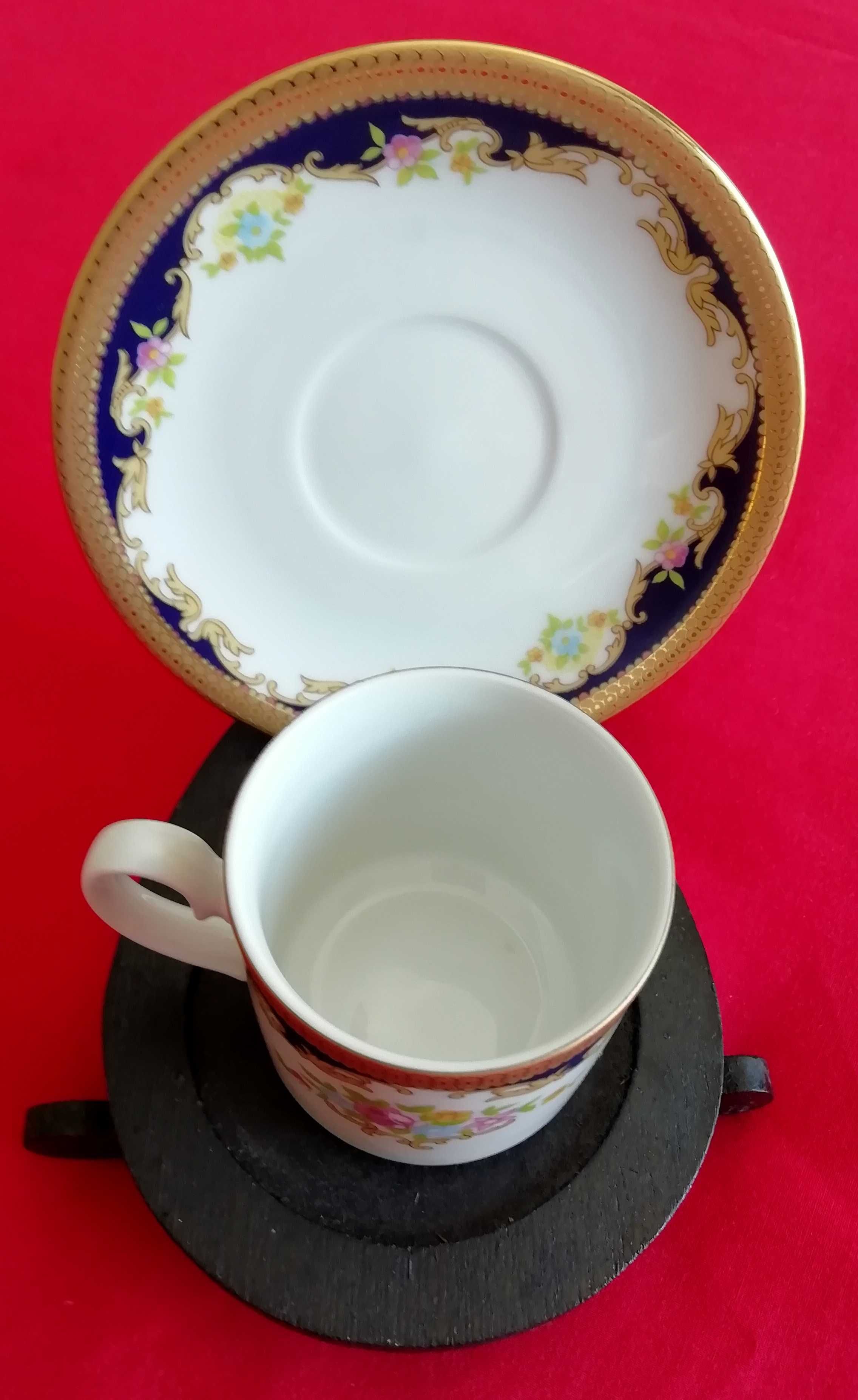 Chávena e pires em porcelana com faixa de ouro Tirschenreuth Bavaria