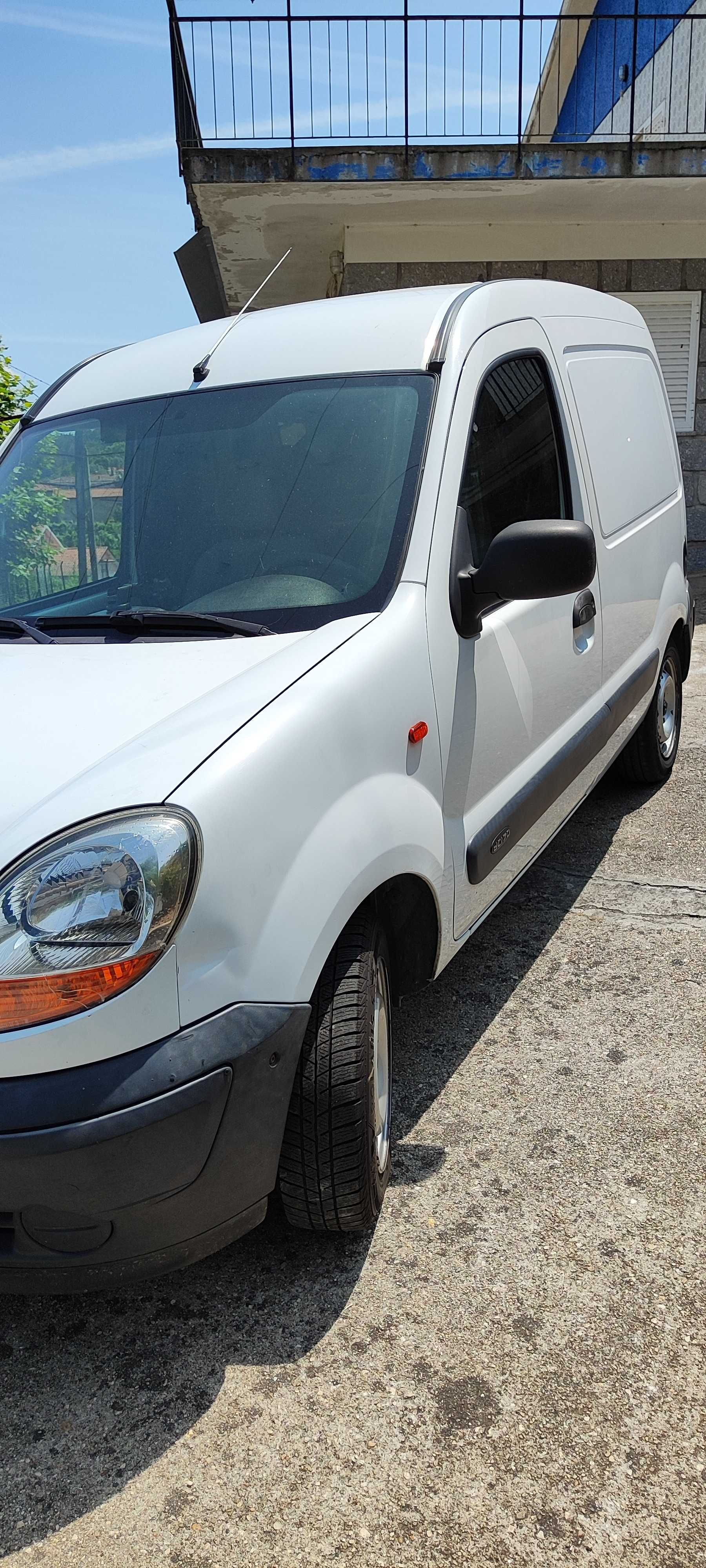 Carrinha em excelente estado, modelo nacional, pronta a trabalhar.