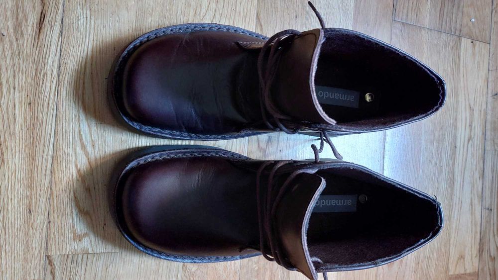 Botas em couro tamanho 42