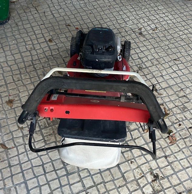 Maquina de cortar relva