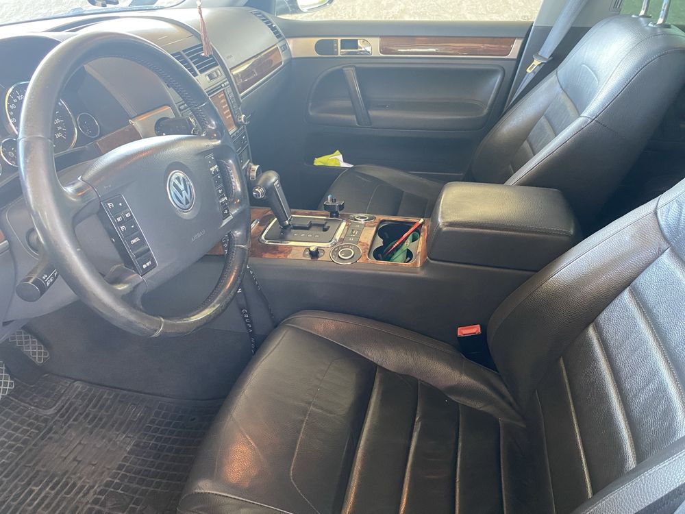 Sprzedam samochòd Volkswagen Touareg 2006 r, 3.0 D Automat w dobrym st
