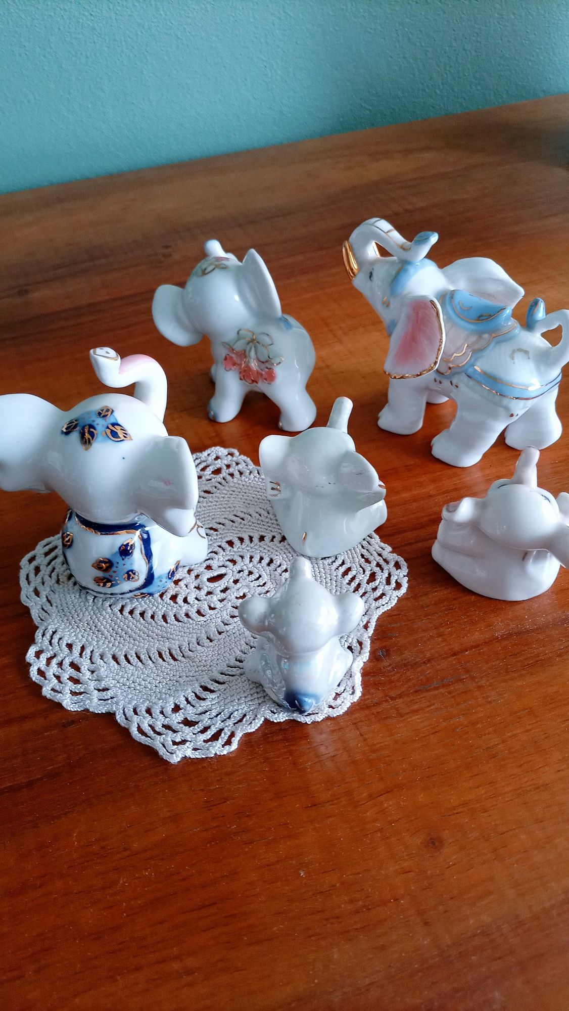 Zestaw sześciu słonikow z porcelany
