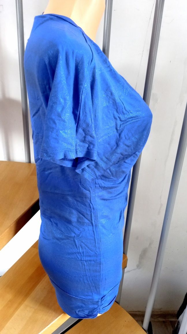 Bluzka z rękawami kimono dekolt w serek niebieska w paski brokatowe