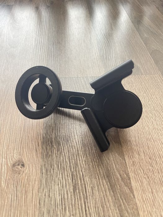 Tesla Y - тримач для телефону