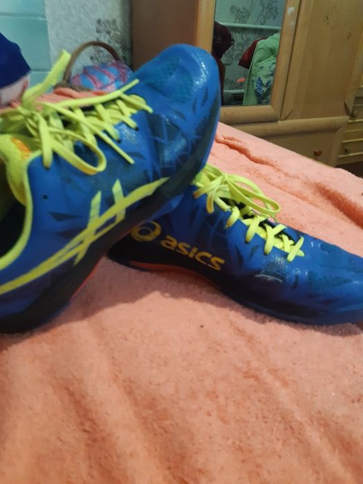 Красовки ASICS волейбольні