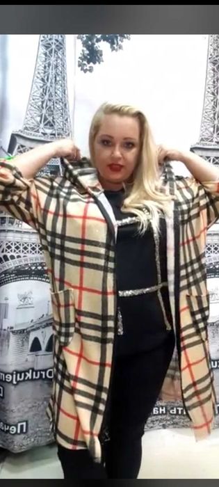 Piękna narzutka sweterek z kapturem r.58/60/62 BIUST 180-200 CM