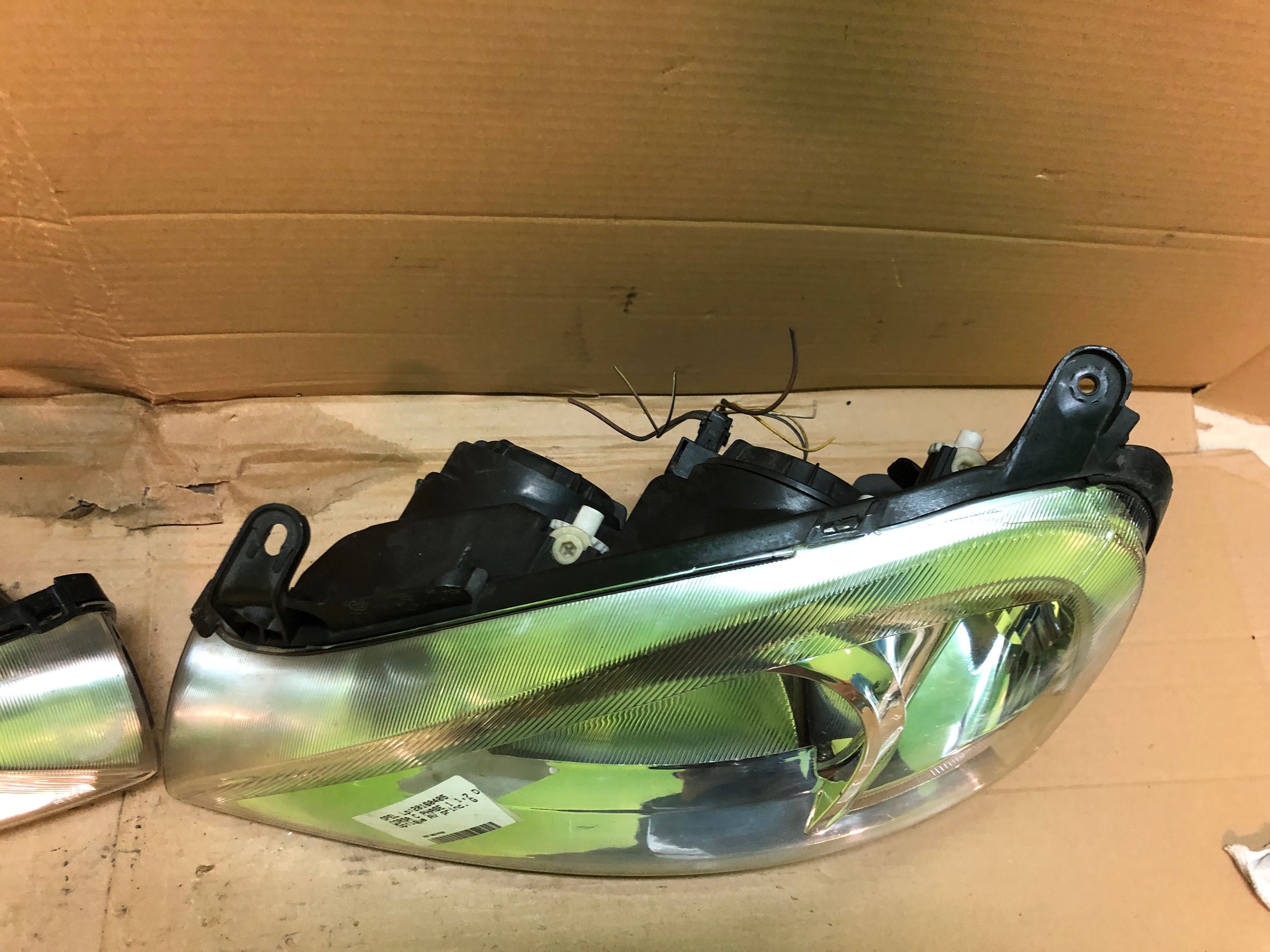 Lampa Opel Opel Corsa C  Reflektory lampy przód lewa prawa oryginał