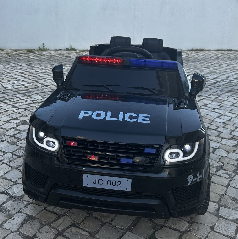 Jipe Policia com sirene e rádio