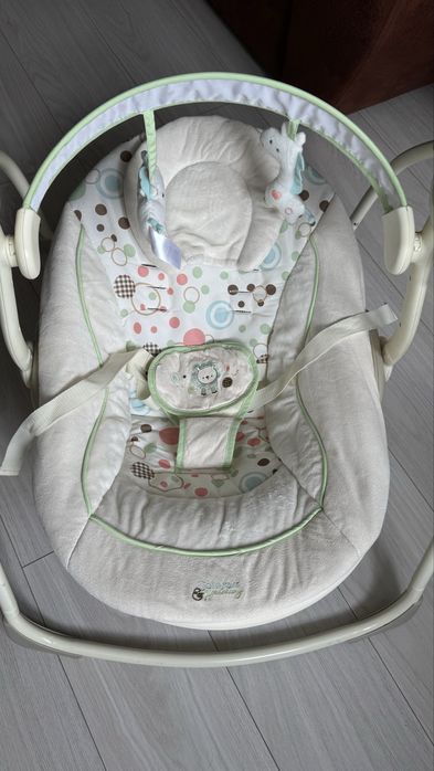 Гойдалка-крісло для малюків Bright Starts