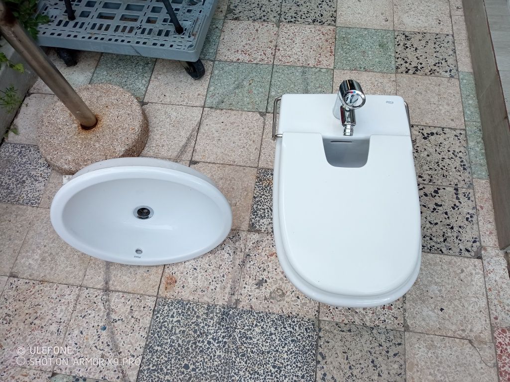 Bidé e lavatório marca roca