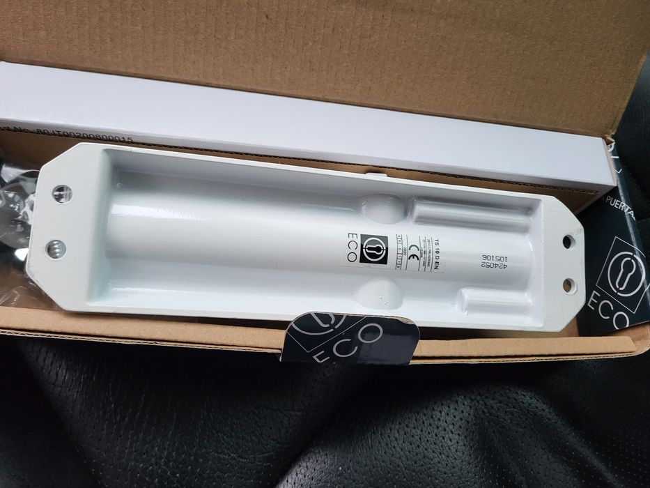 Продам доводчик для двери