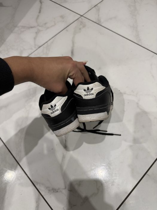 Кросівки демісезон адідас adidas оригінал чорні зручні на шнурках