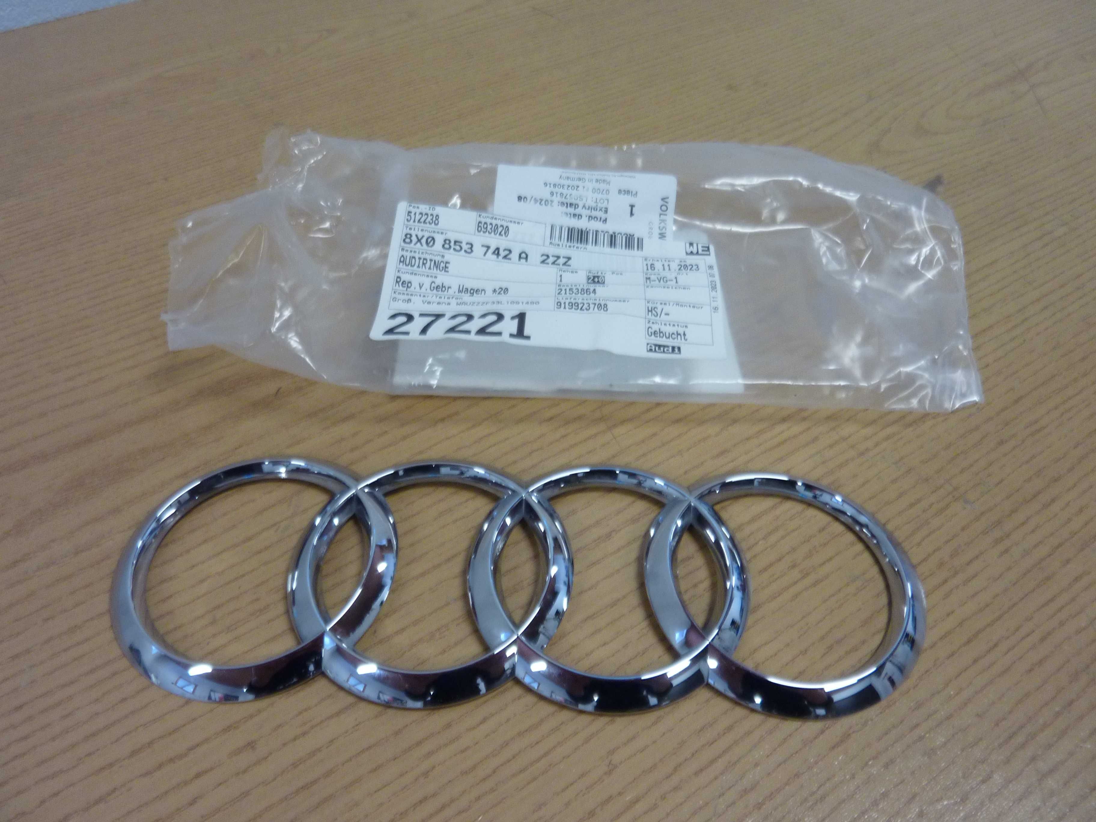 AUDI A1 8X logo znaczek emblemat TYŁ 8X0.853742A nowy oryginał