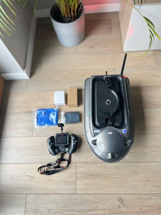 Nowa łódka zanętowa Boatman Actor pro plus GPS echo
