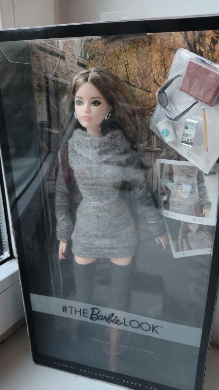 Коллекционная Barbie look sweater dress