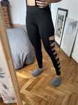 Leggings pretas com tiras cruzadas