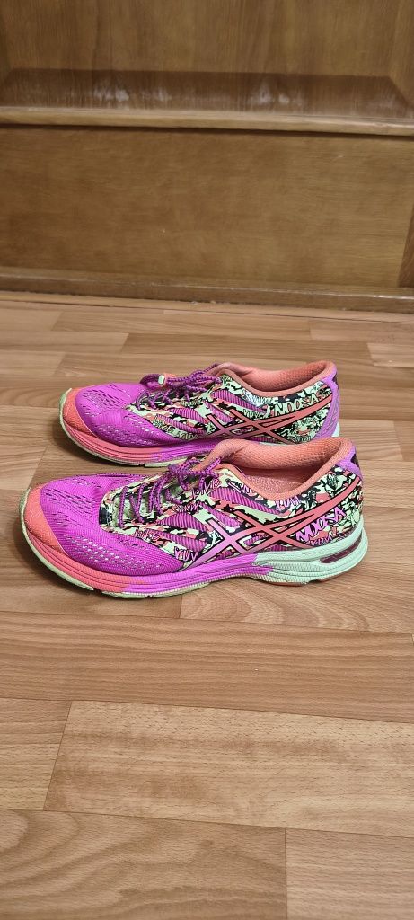 Кросівки ASICS 38 розмір