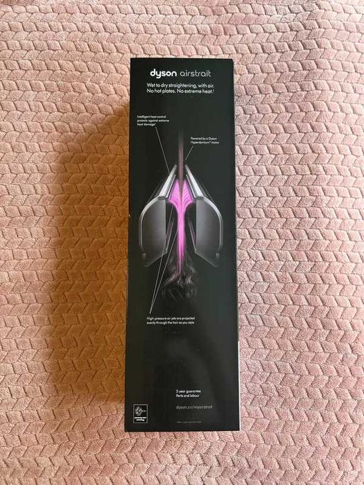 Zupełnie nowa prostownica do włosów Dyson airstrait